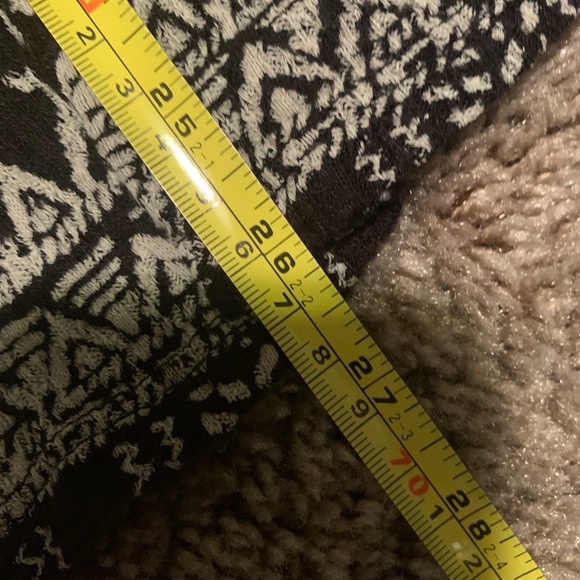 Lucky Brand Split Neck Crocheted Accent Black /White Top Size L Like New - Picture 11 of 11